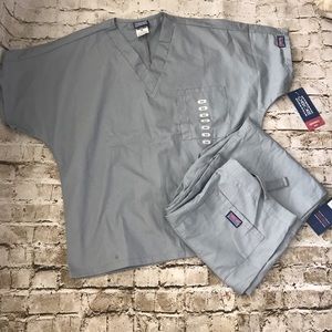 Brand new Cherokee scrubs unisex! Size xs